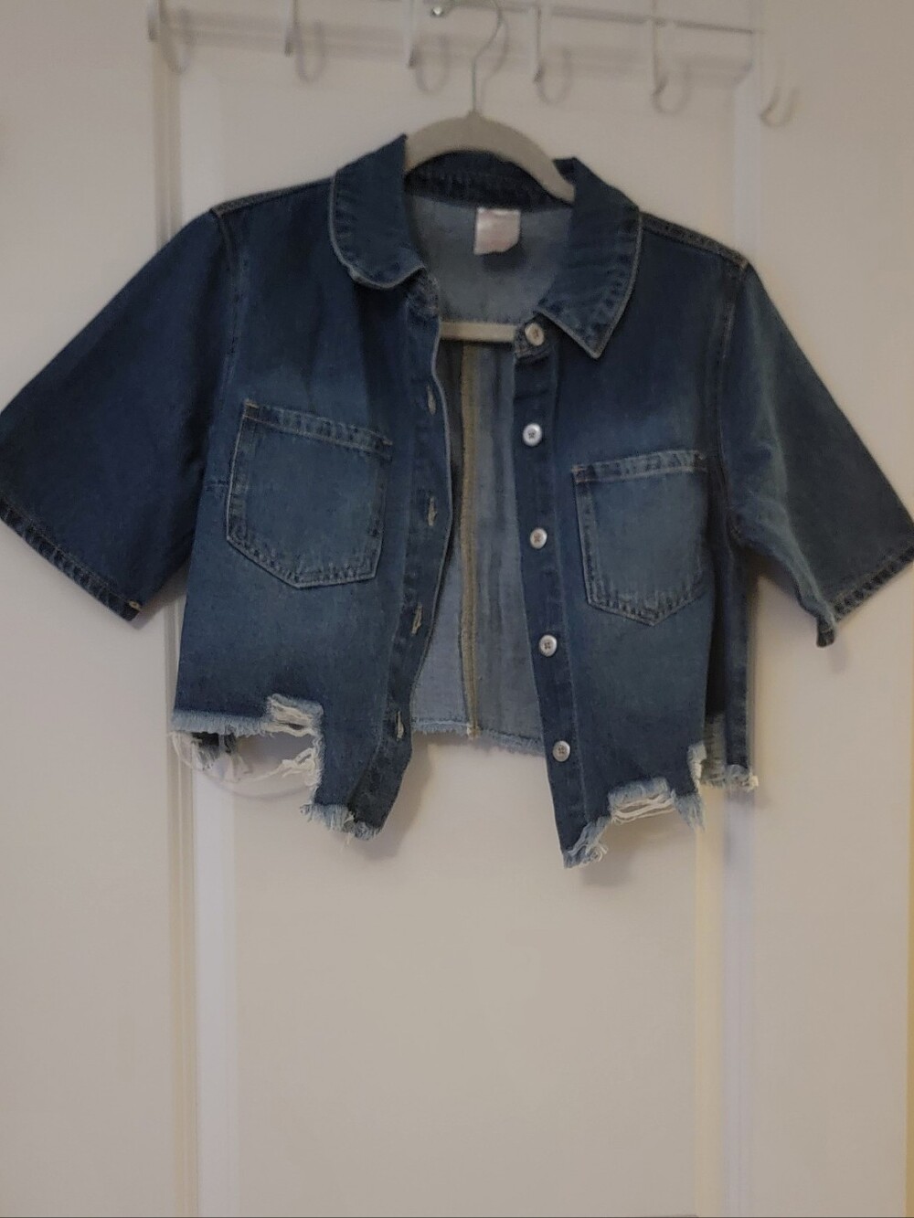Distressed Denim Short-Sleeve Button-Up Crop Shirt - Blue Size XS (1)